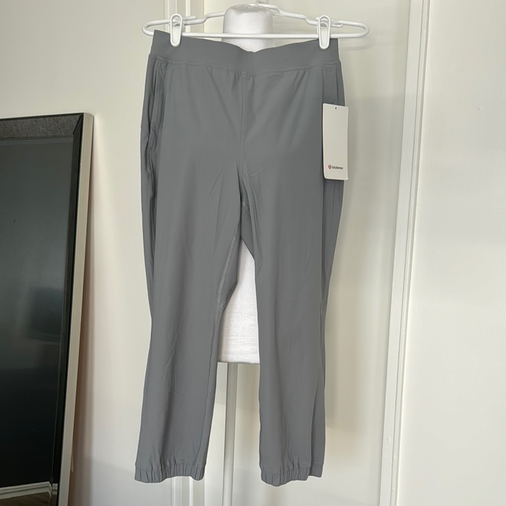 Luluemon Womens Cropped Jogger Pants